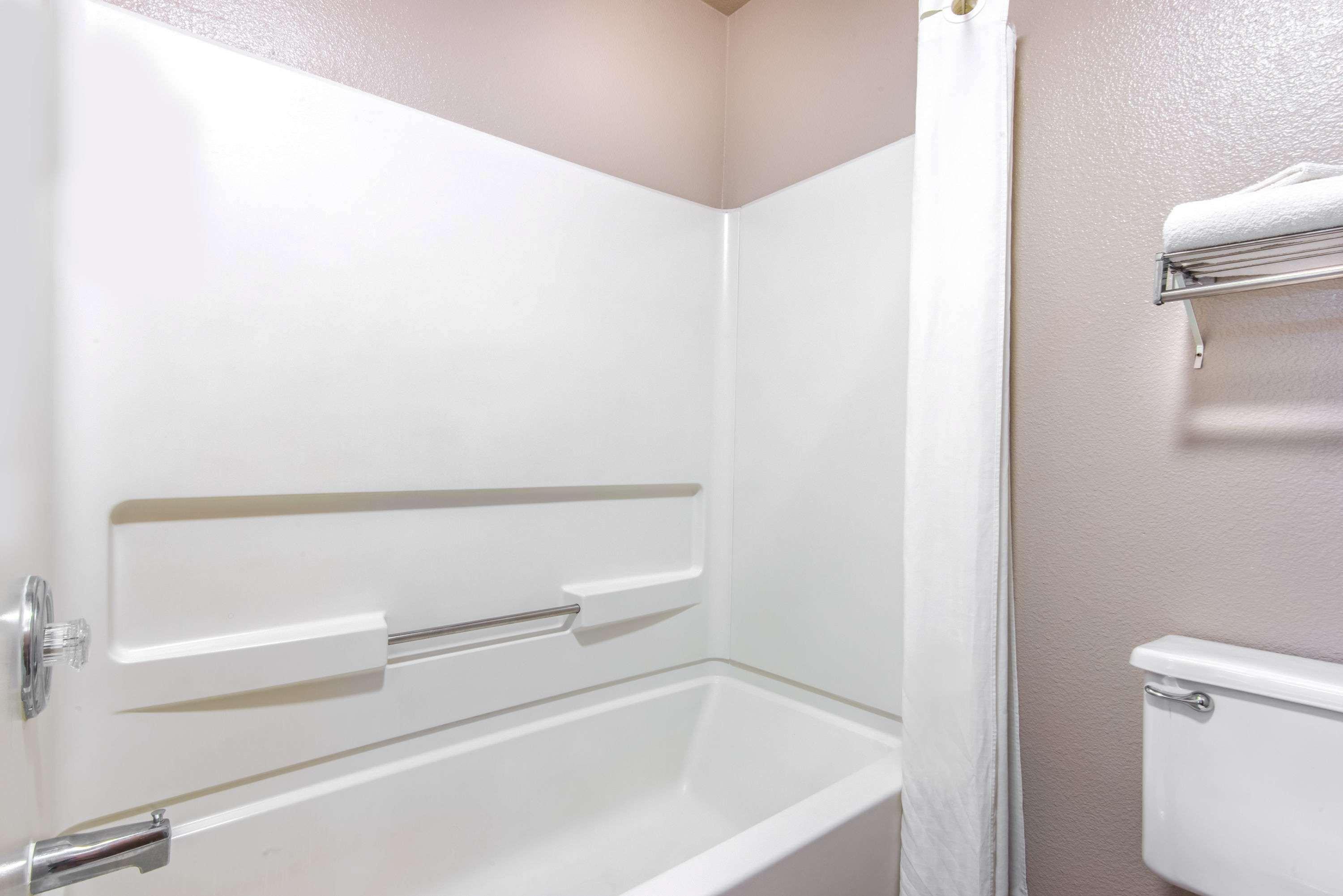 ซูเปอร์ 8 บาย วินด์แฮม บัวนา วิสตา Hotel บูเอโนวิสตา ภายนอก รูปภาพ