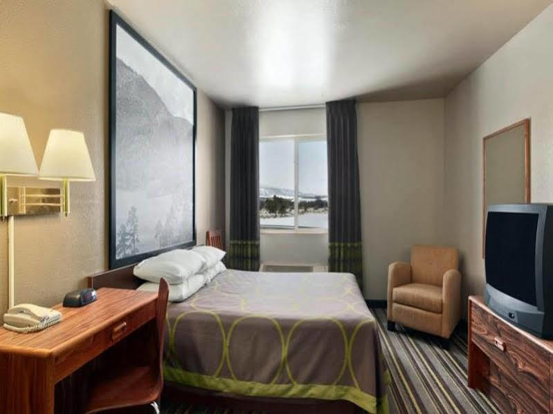 ซูเปอร์ 8 บาย วินด์แฮม บัวนา วิสตา Hotel บูเอโนวิสตา ภายนอก รูปภาพ